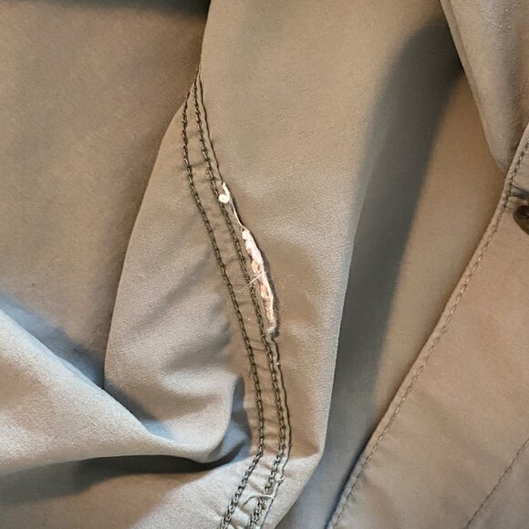 Fjall Raven Shirt Mens Size M Vented Roll Tab Sleeves Button Up Hiking Fishing - Picture 8 of 8